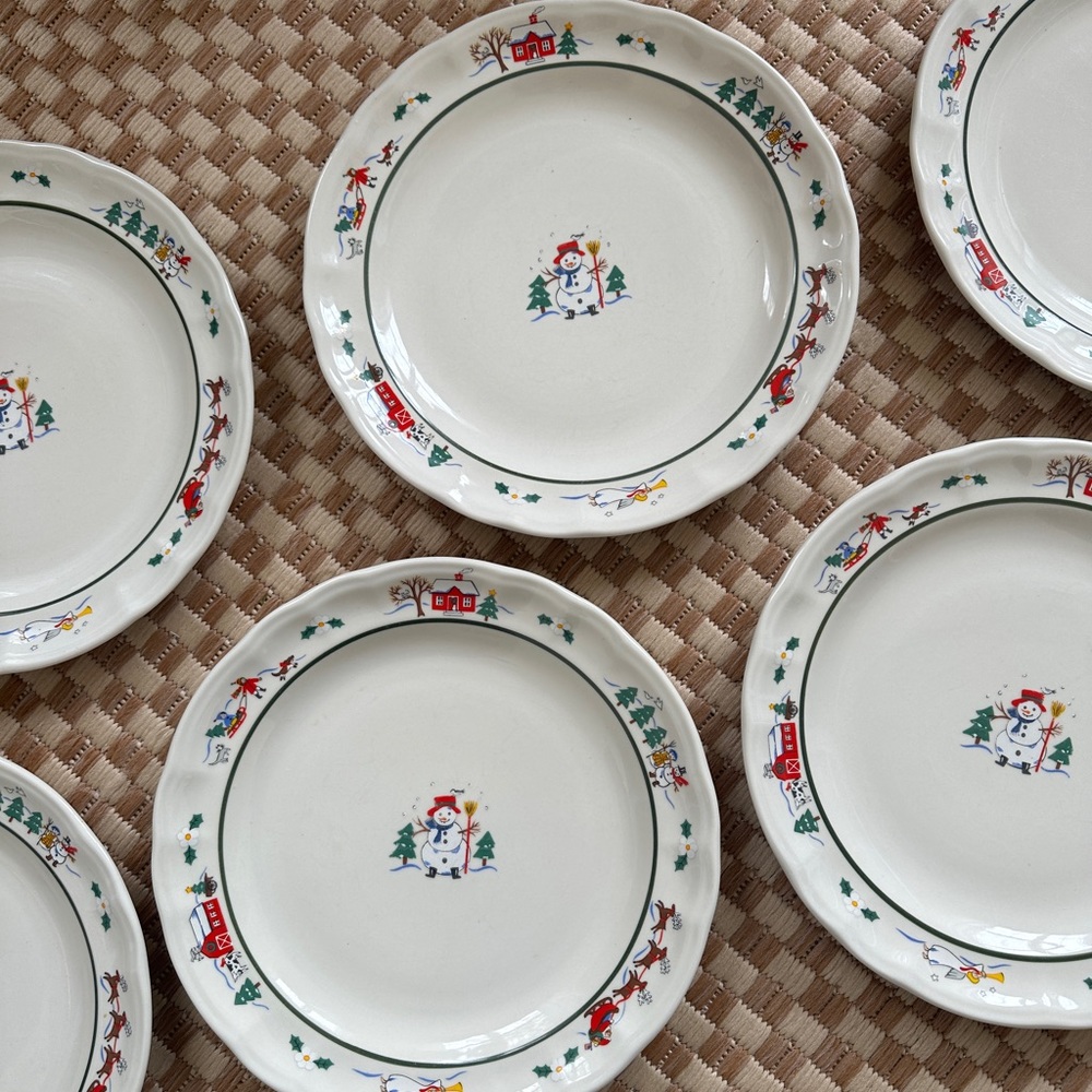 Pfaltzgraff Snow Village Dinner Plates set of 6